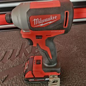 MILWAUKEE AKU UDARNI ODVIJAČ 1/4 M18CBLID-0 4933464476